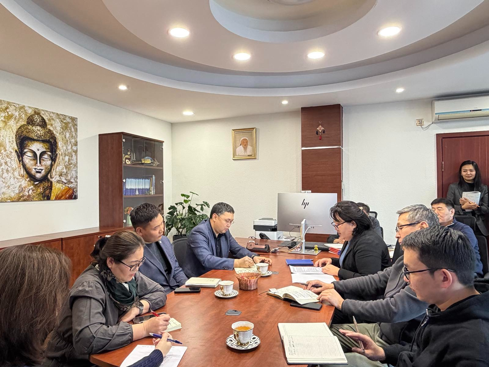 Төмөр зам доогуур нүхэн гарц барих төслийн бүтээн байгуулалт үргэлжилж байна.